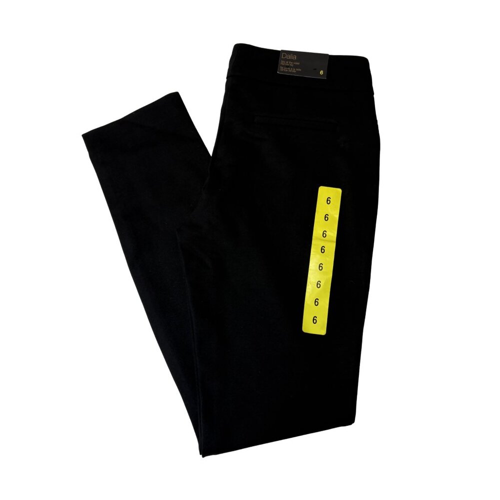 Dalia Women’s Black Pull-On Pants – Size 6
